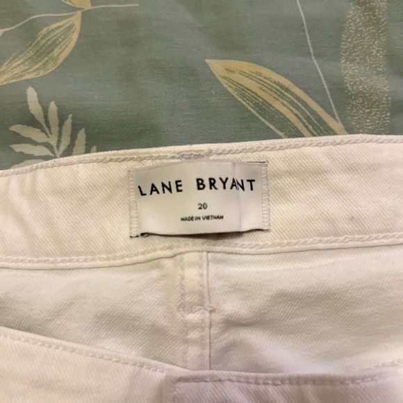 Lane Bryant Boyfriend Fit Jean Short With Embroidered Hem Plus Size 20 - Picture 8 of 10